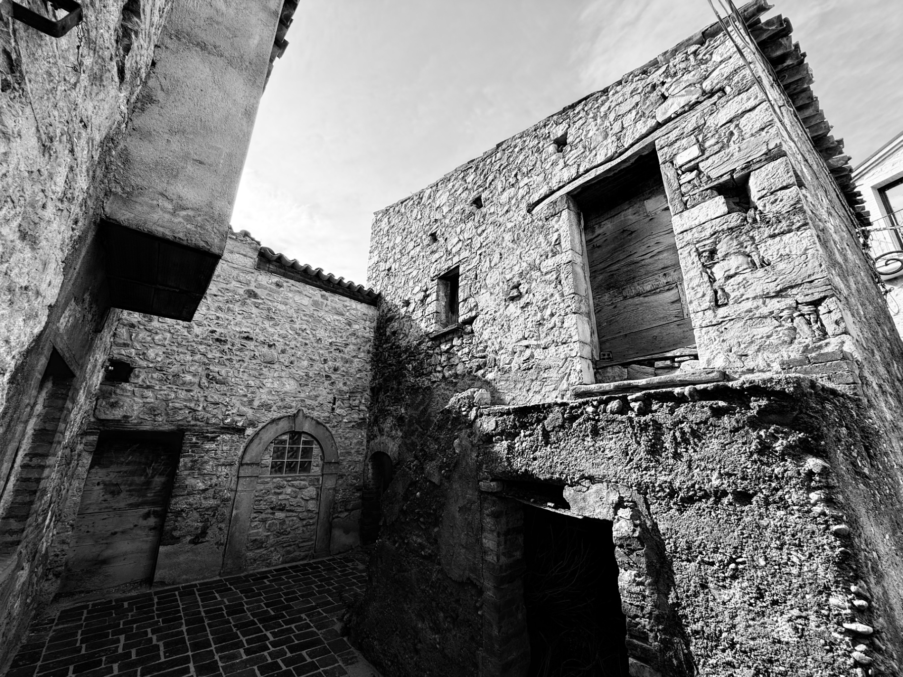 Architettura storica in pietra del borgo