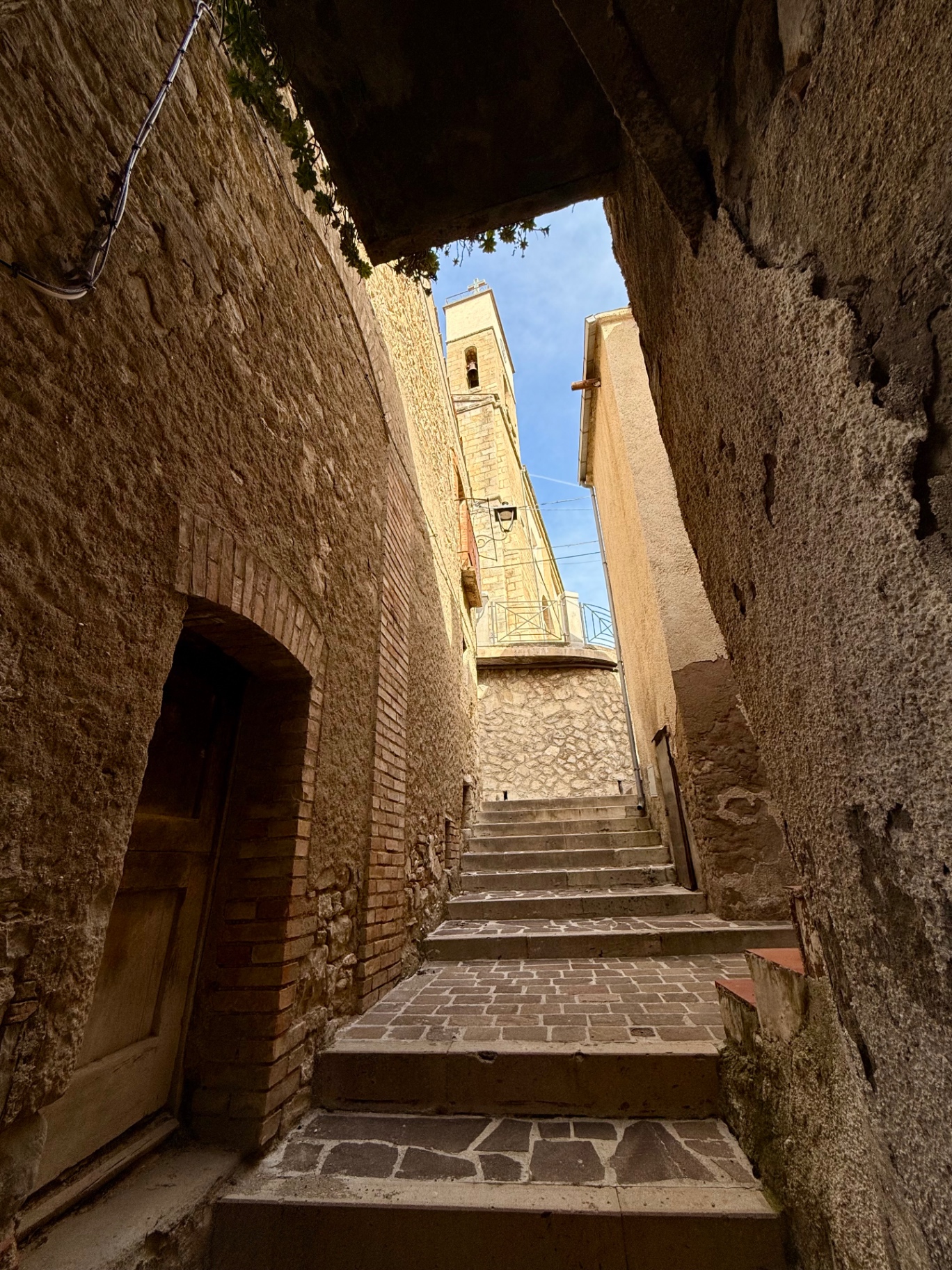 Scorcio con campanile a Pietraferrazzana